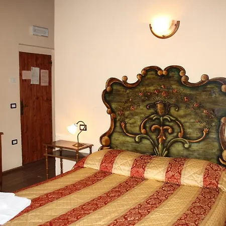 Agriturismo Pietra Rosa *